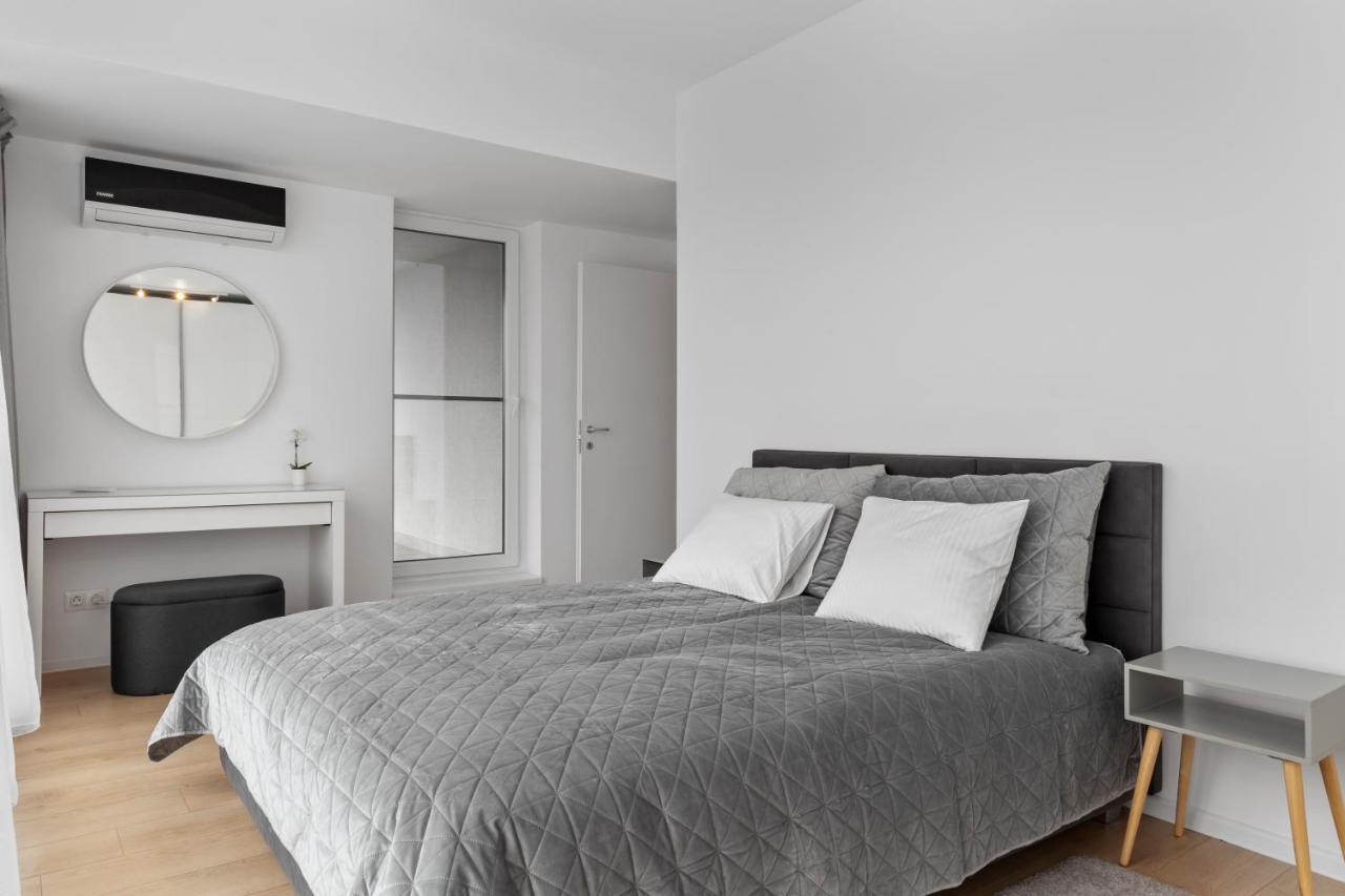 Apartament Atria Urban Gateway, 2br + Pool Bucureşti