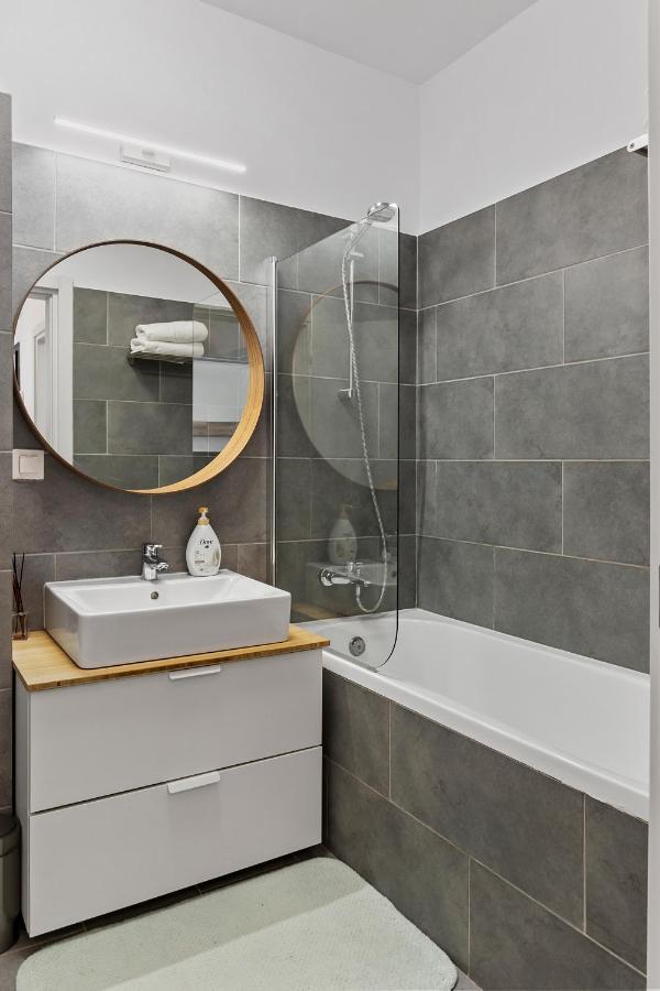 Atria Urban Gateway, 2br + Pool Apartment